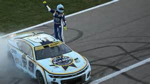 See Chase Elliott go from 8th to 1st in stunning NASCAR Kansas race finish