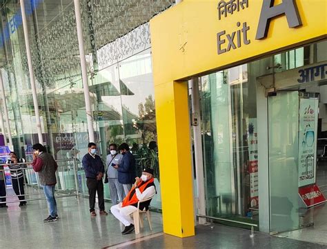 PM’s brother Prahlad sits on dharna at Lucknow airport against ...