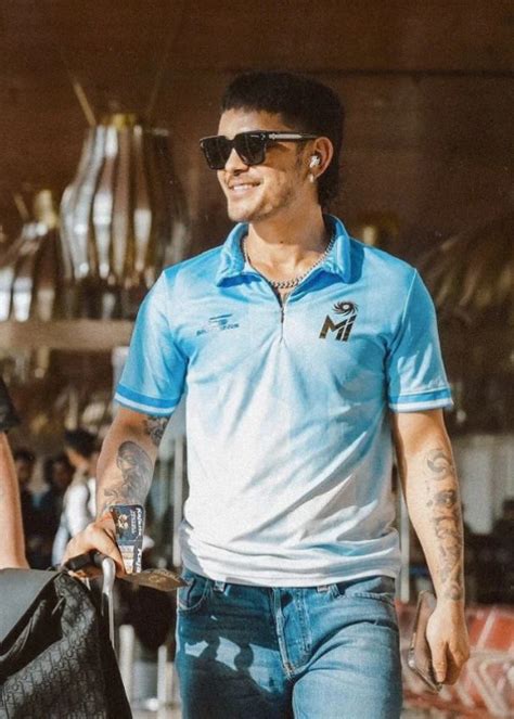 Premium Sunglasses for Men & Women – ZAADRAN