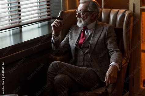 Old Businessman 的图像结果