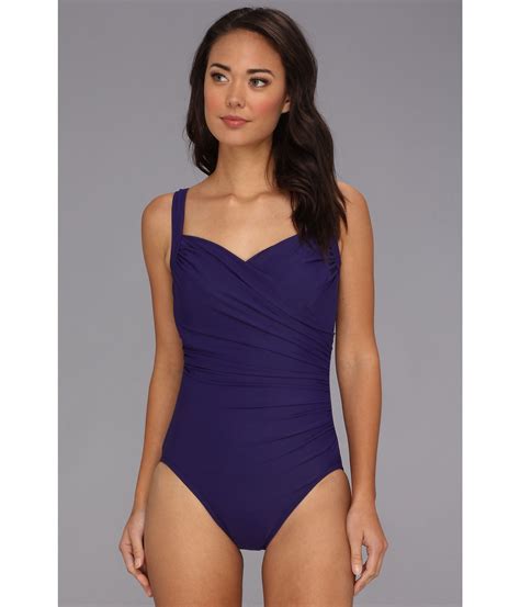 Pictures of Zoey Nixon