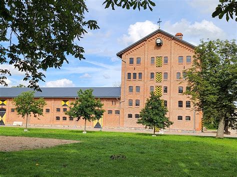 File Storage Building Design 的图像结果