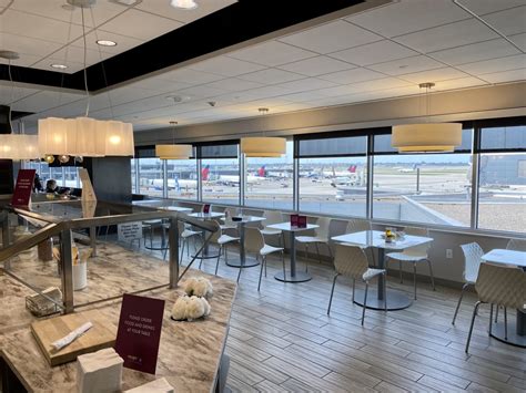 Escape Lounge MSP Review | Thrifty Traveler