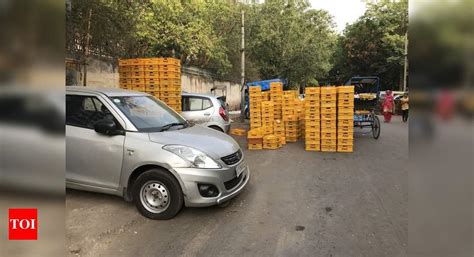 Shopkeepers take over road - Times of India