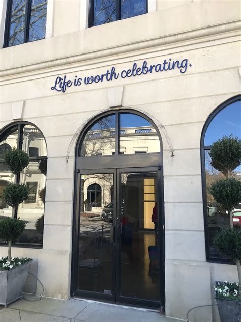 Building Logo Signs 的图像结果