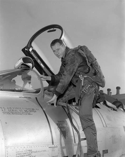 Bob Hoover, Aviator Whose Aerobatic Stunts Are Legend, Dies at 94 - The ...