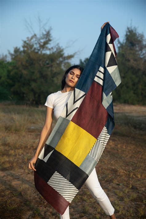 Buy The 'Athangudi' Eri Silk Scarf Online - Ciceroni