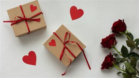 Valentine's Day 2023: 6 Out Of The Box Gift Ideas For Your Girlfriend ...