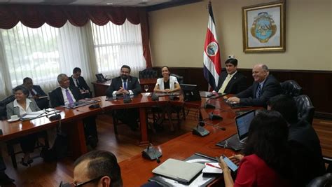 Carlos Alvarado modificará directriz de Luis Guillermo Solís sobre qué ...