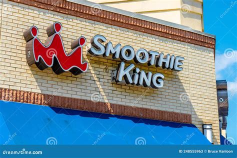 Smoothie King Exterior Facade Brand and Logo Signage Editorial Stock ...
