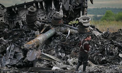 MH17: air accident experts fear that crash site is becoming ...