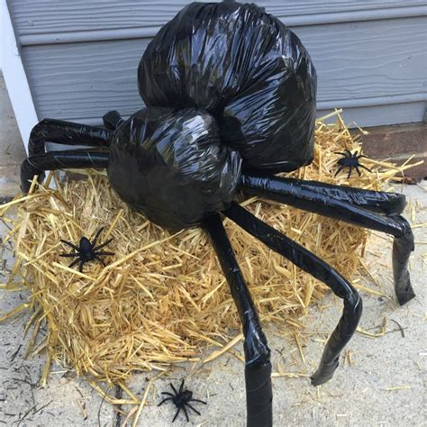 Step-by-step instructions for making a giant Halloween spider out of ...