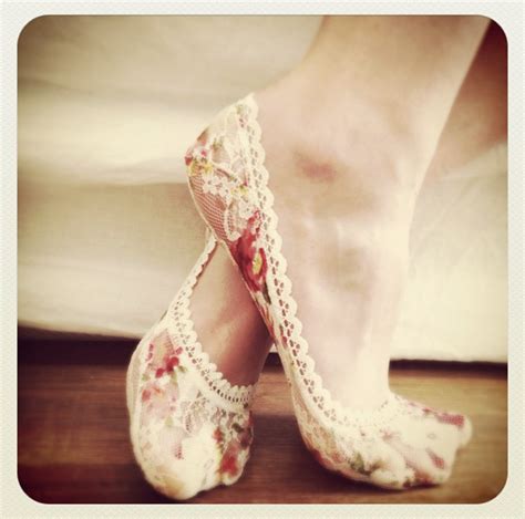 Ashley Johnson's feet