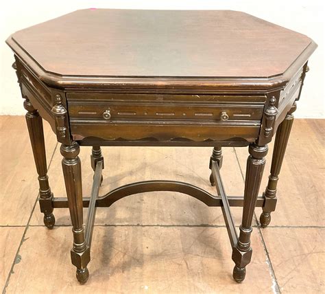 Lot - Kiel 1920s Atwater Kent Golden Voiced Radio Table
