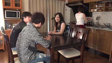 韩国电影《朋友的妈妈3》少年喜欢上一个老女人 - 哔哩哔哩
