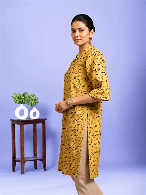 Elegant Keyhole Neckline Kurta