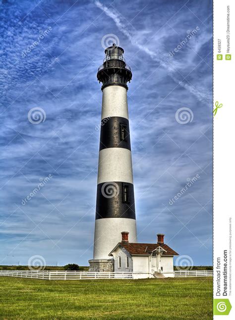 黑色灯塔镶边白色 库存图片. 图片 包括有 地标, 沿海地带, 外部, 纪念碑, 有历史, 船舶, 闪亮指示 - 6459327