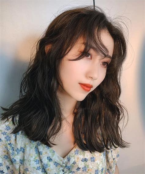 法式慵懒卷发锁骨_万图壁纸网