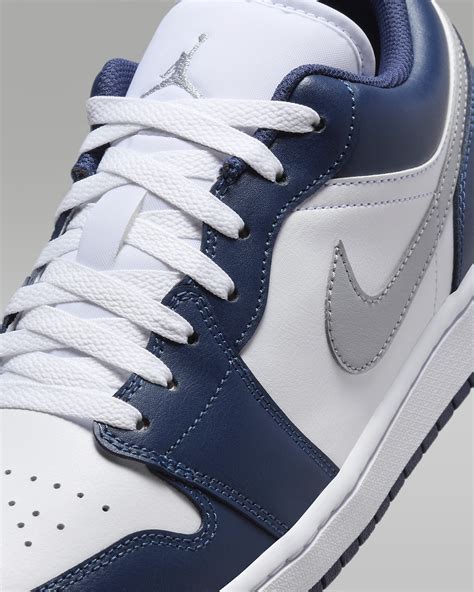 Air Jordan 1 Low Men's Shoes. Nike IN