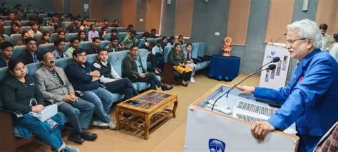 Prof. (Dr.) Amarika Singh Guides Students During Enthusiastic ...