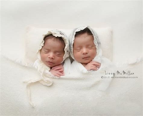 婴儿新生儿双胞胎拍摄简单姿势讲解视频教程-Newborn Twins: Simplified by Lizzy McMillan - 朵丫朵设计素材