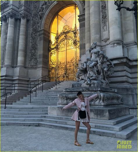 Photo: taylor swift city of lover paris concert 12 | Photo 4459706 ...