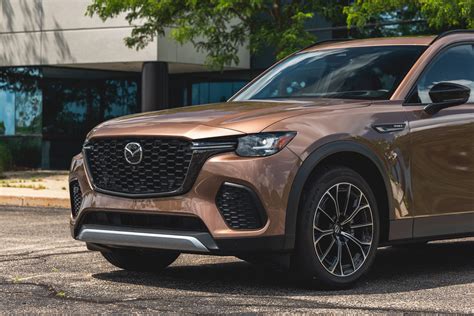 View Photos of the 2025 Mazda CX-70 PHEV