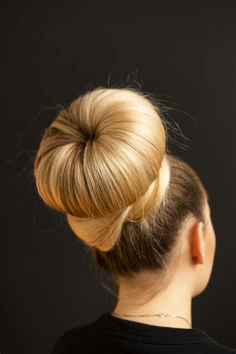 PHOTO SET - Huge blonde donut bun photoshoot - RealRapunzels | Bun ...