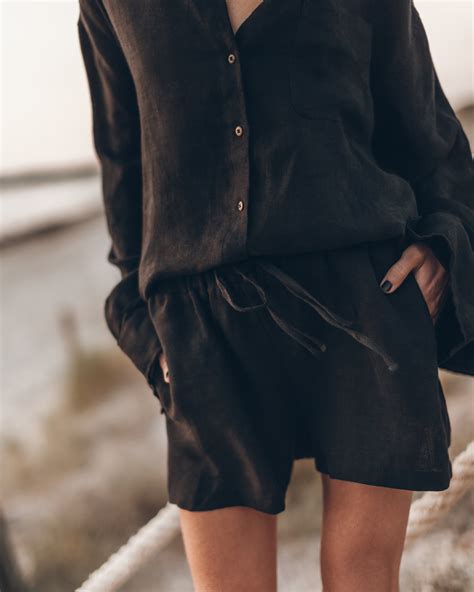 MIKUTA | The Black Linen Shorts