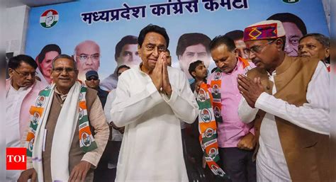 Ticket Distribution: Congress workers recite Hanuman Chalisa outside ...