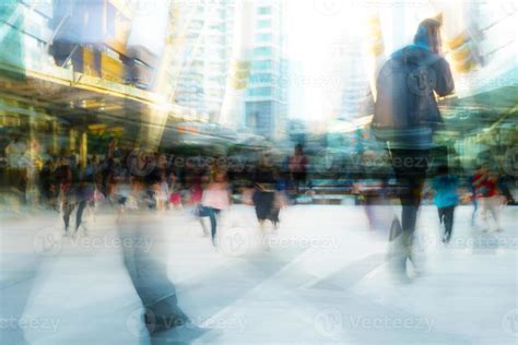 People Walking Blur 的图像结果