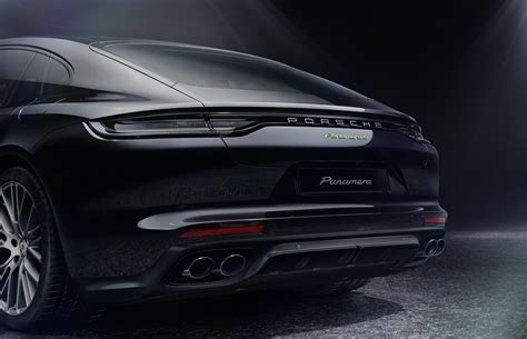 Porsche Panamera 2022 Wallpaper