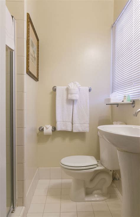 Discount Coupon for Coast Village Inn - Santa Barbara in Santa Barbara ...