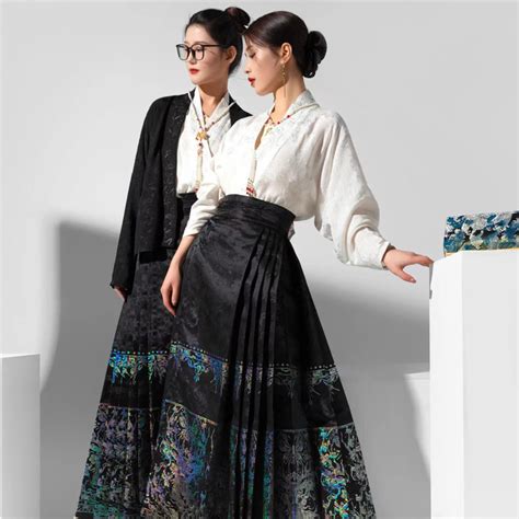 新中式国风明制汉服女2023新款秋季复古提花上衣小个子马面裙套装-Taobao