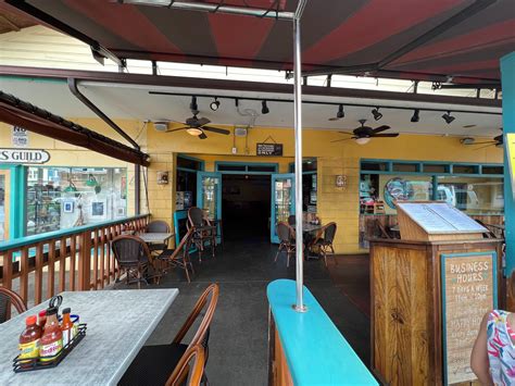 14 Best Bars in Maui by Condé Nast Traveler | The Vendry