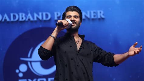 Vijay Devarakonda : 100 ఫ్యామిలిలు సెలెక్ట్ చేస్తా.. ఒక్కో ఫ్యామిలీకి ...