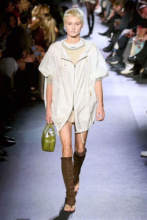 全网求的《狂飙》同款夹克，女生穿原来这么帅_时尚台_央视网(cctv.com)