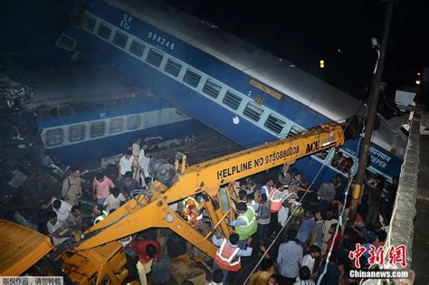 印度北方邦火车出轨事故 致上百人伤亡_图片频道__中国青年网