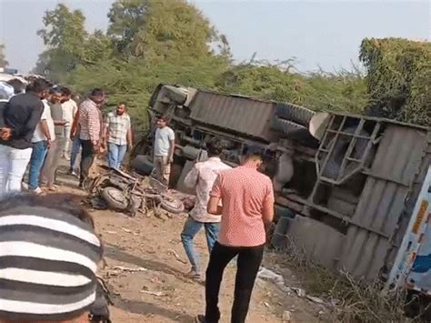 Bus overturns while trying to rescue Activa in Harij, 2 killed