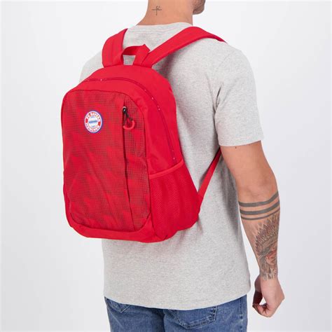 Bayern Basic Red and Black Backpack - FutFanatics