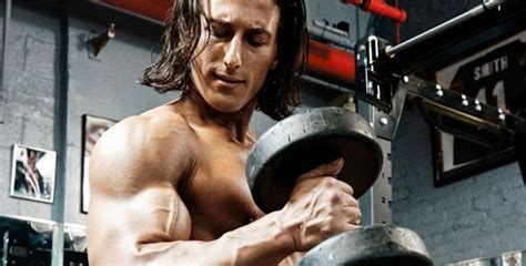 These 3 Training Mistakes Are Keeping Your Biceps From Growing Bigger