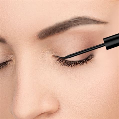 Staze All Eyes On You - Smudgeproof Liquid Eyeliner – Staze Beauty