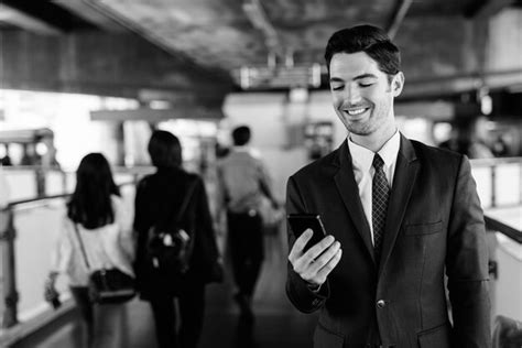 People Standing in Office 的图像结果