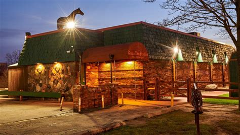 https://www.tastingtable.com/img/gallery/this-hole-in-the-wall-detroit-restaurant-is-known-for-its-massive-sliders-menu/the-most-surprising-slider-choices-on-green-dot-stables-menu-1760727093.jpg