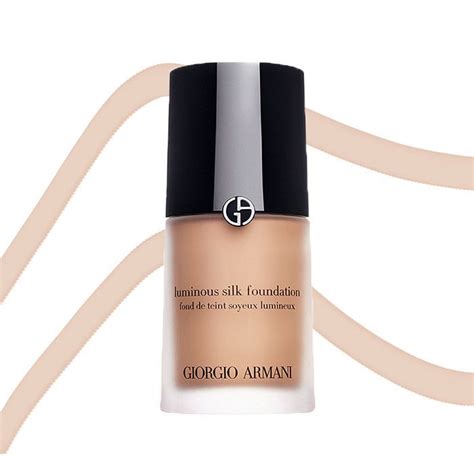 7 Foundations that Bollywood’s Top Makeup Artists Love | VOGUE India ...