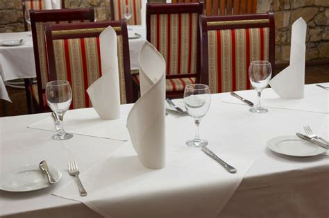 Restaurant Table Linens 的图像结果