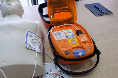 Automated External Defibrillator 的图像结果