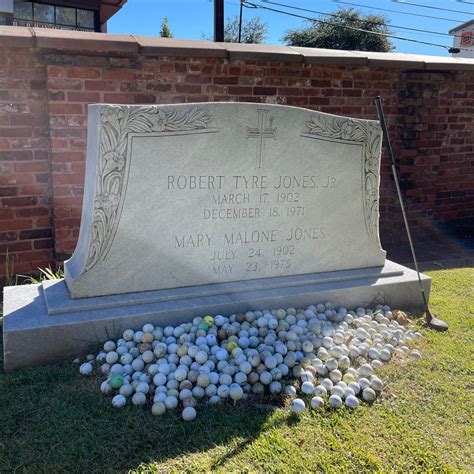 Robert Tyre Jones Jr. Historic Oakland Cemetery. [OC] : r/CemeteryPorn