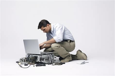 Computer Repair Man Visit 的图像结果