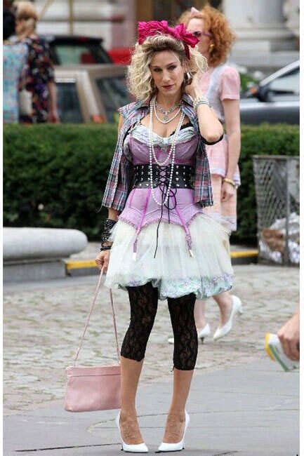 Our Favorite Carrie Bradshaw Hair Accessories, Ranked | Grazia India